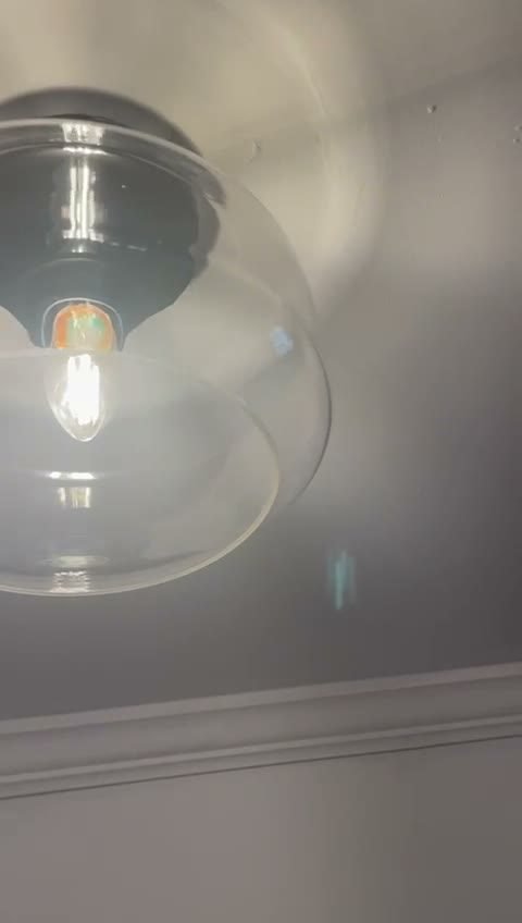 Ceiling and fixture detail